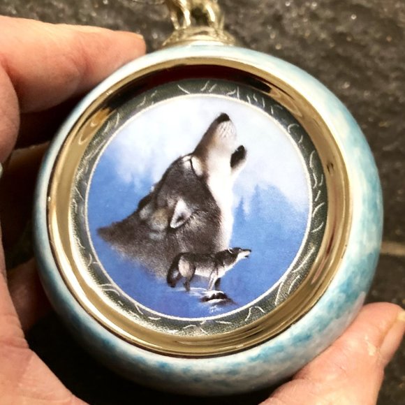 Handsome wolf ornaments - Bradford Edition's Spirit of the Wilderness collection - Picture 3 of 6